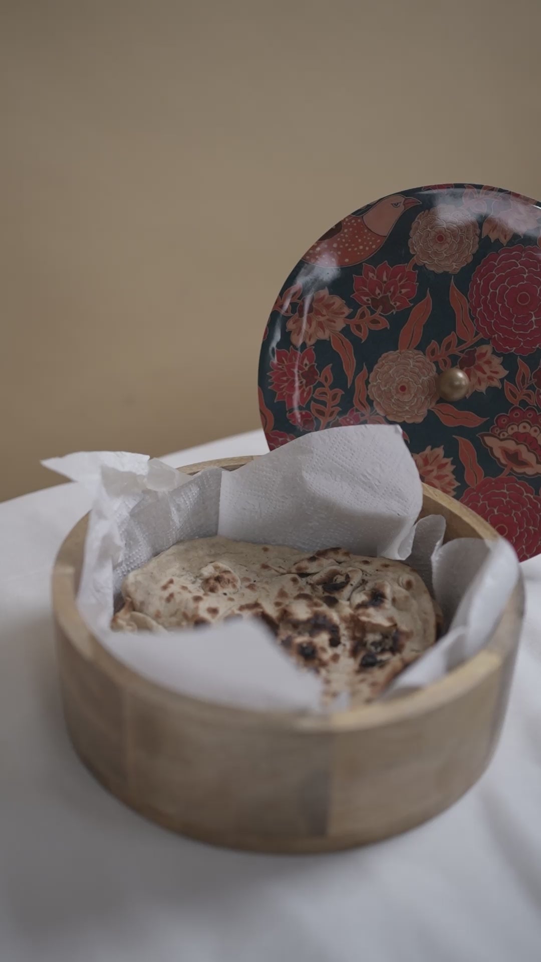 Wooden Casserole Set with Lid & Tong (9x9x3 Inches) | Premium Mango Wood Chapati Box for Kitchen & Dining Table | Handmade Hot Casserole Bowl for Roti, Bread & Food Storage